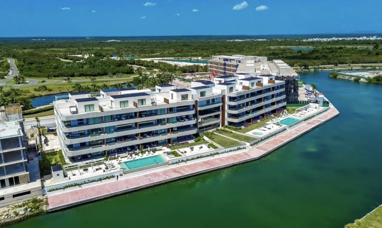 Desarrollo inmobiliario de lujo en República Dominicana bajo beneficios fiscales de la Ley CONFOTUR