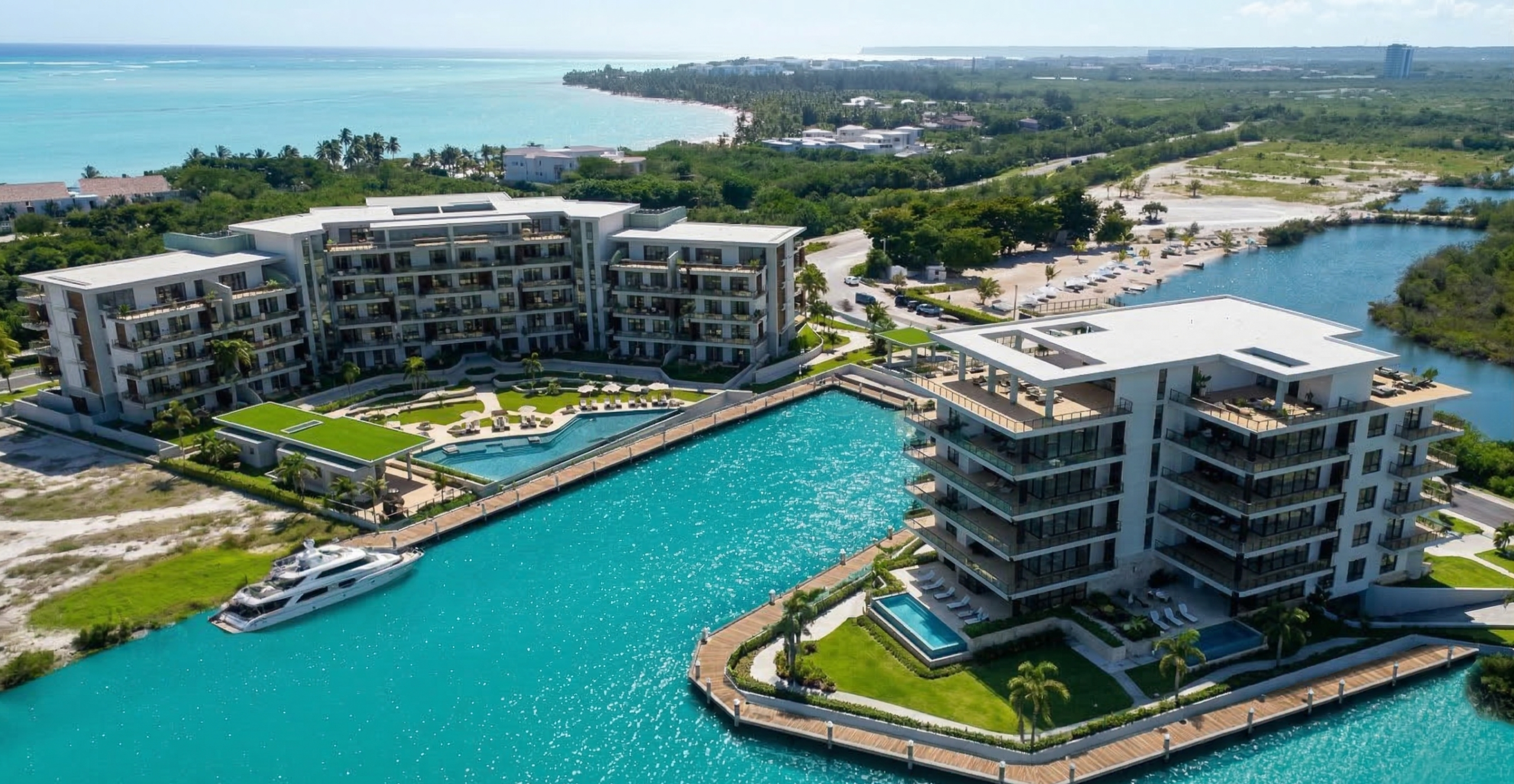 Complejo residencial Porto Navio ubicado en Marina Cap Cana con apartamentos frente al agua y vista al mar Caribe.