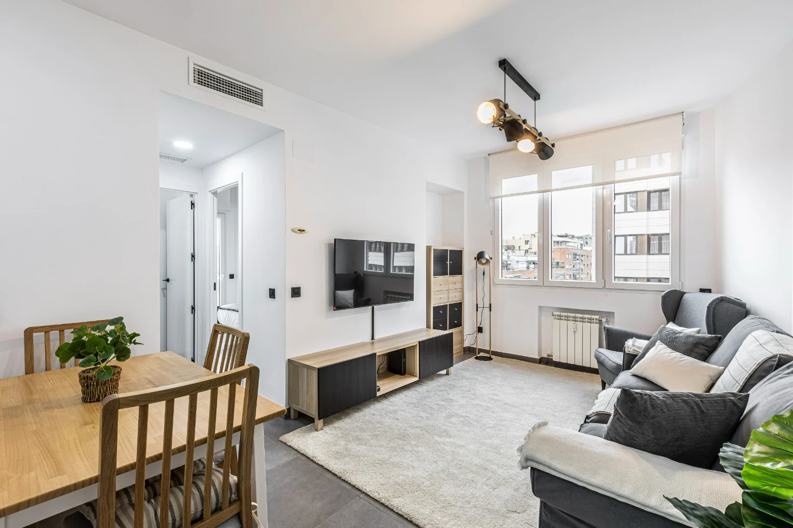 Fotografía 10 · Elegant Renovated & Furnished Apartment For Rent Near Santiago Bernabéu