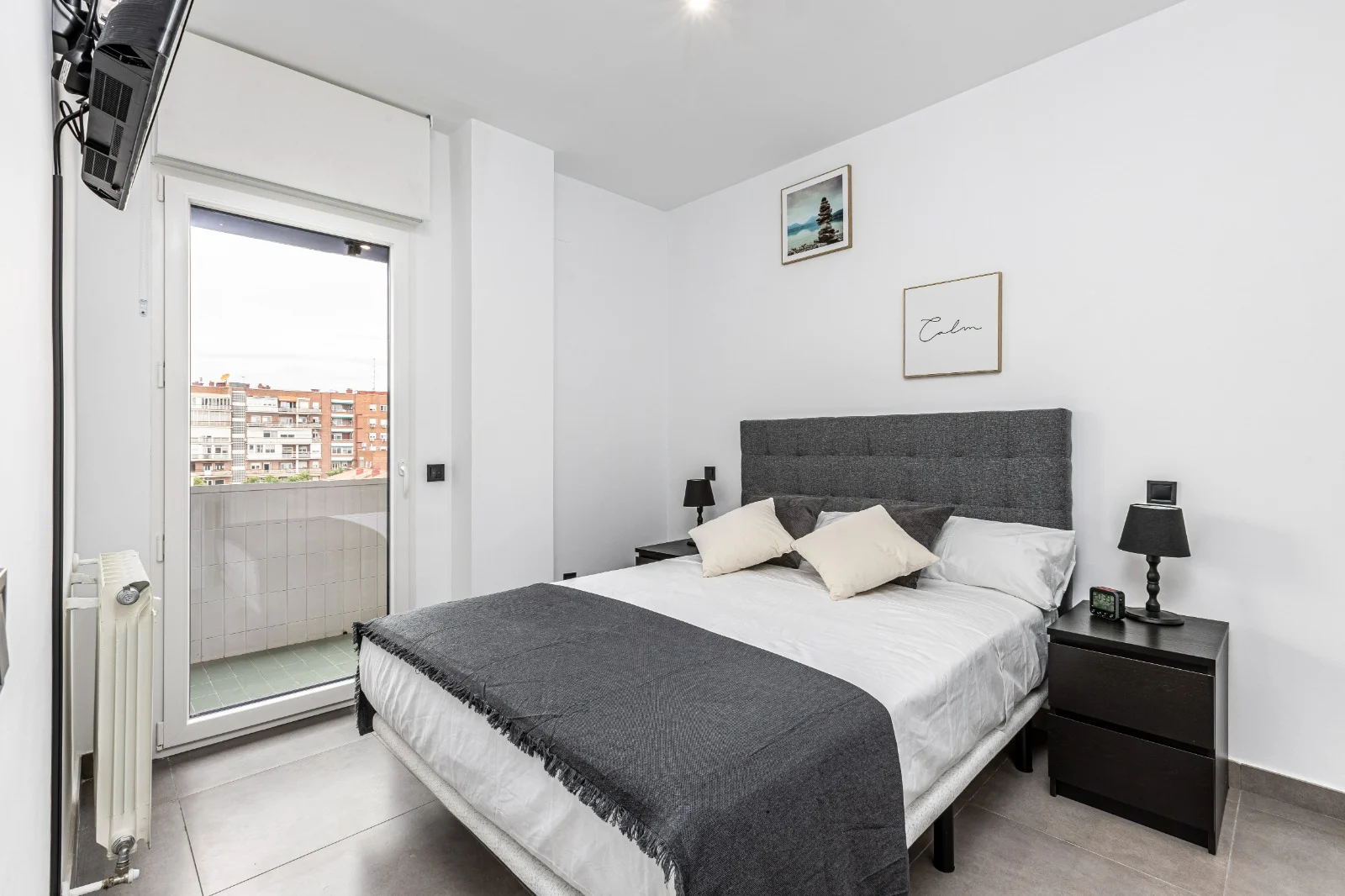 Fotografía 15 · Elegant Renovated & Furnished Apartment For Rent Near Santiago Bernabéu