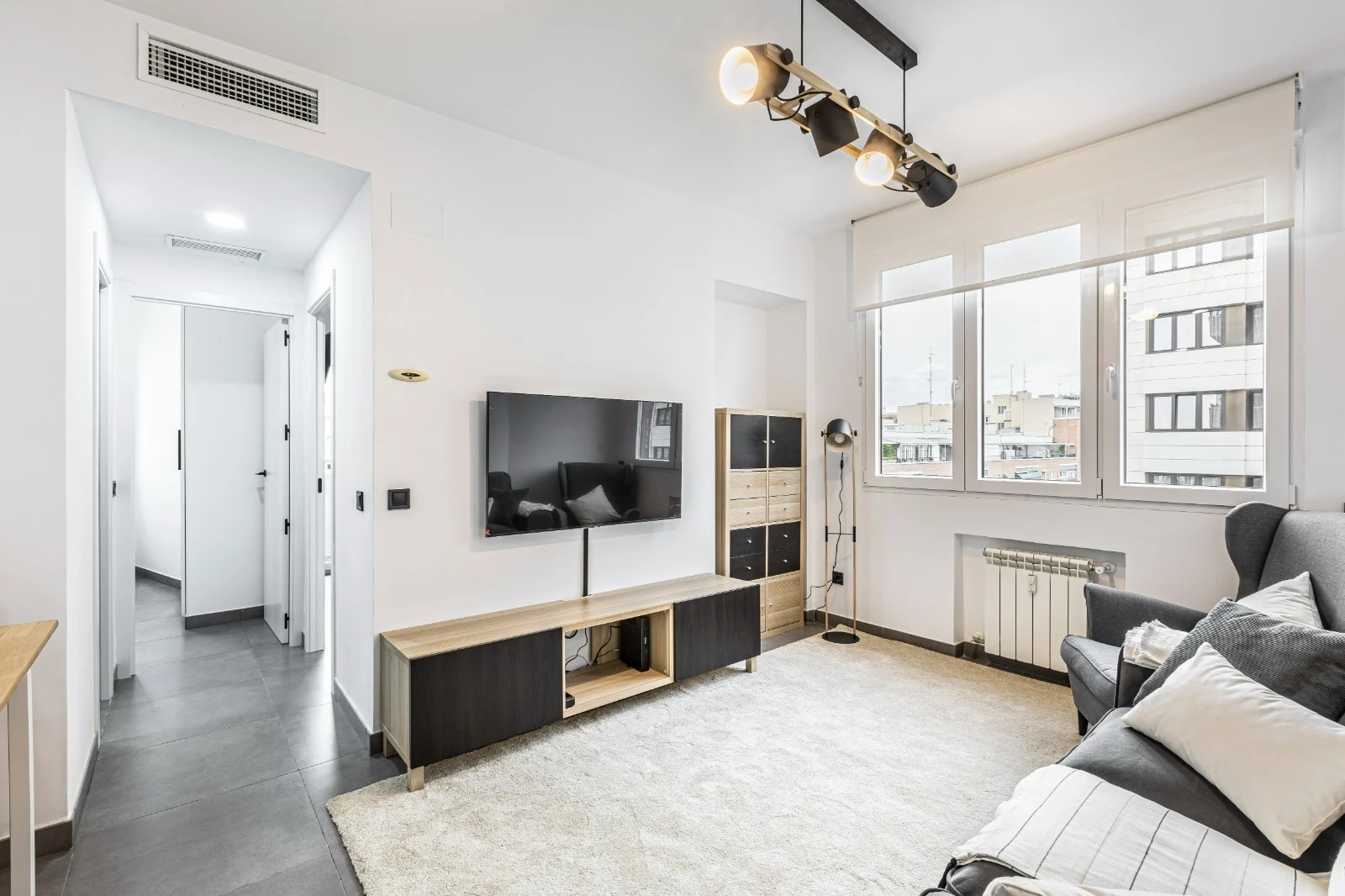 Fotografía 11 · Elegant Renovated & Furnished Apartment For Rent Near Santiago Bernabéu