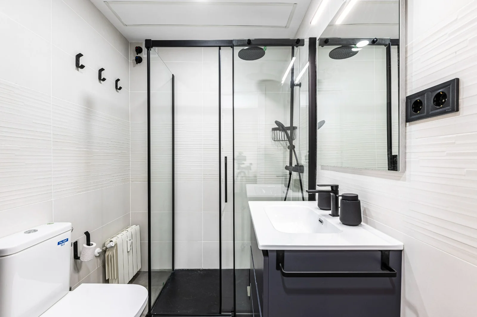 Fotografía 21 · Elegant Renovated & Furnished Apartment For Rent Near Santiago Bernabéu