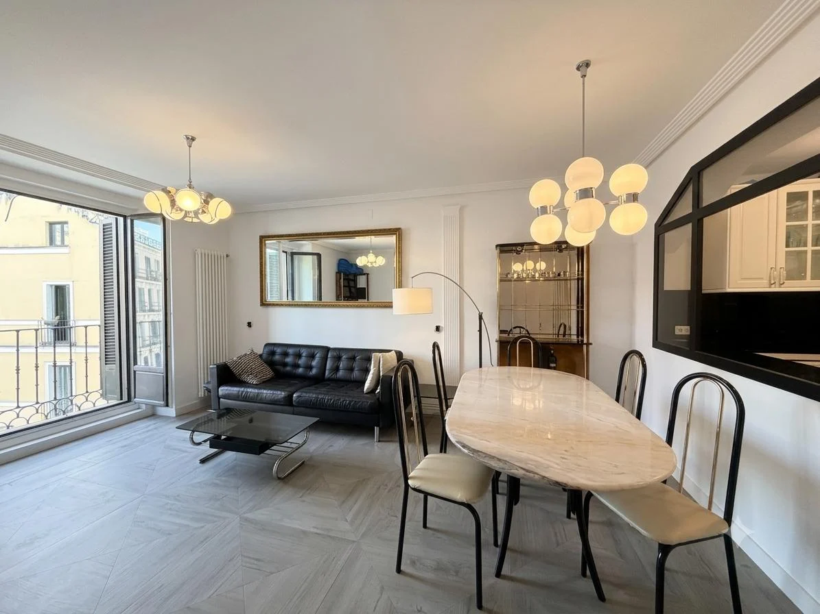 Fotografía 3 · Elegant Renovated & Furnished Apartment for Rent in the Heart of Madrid