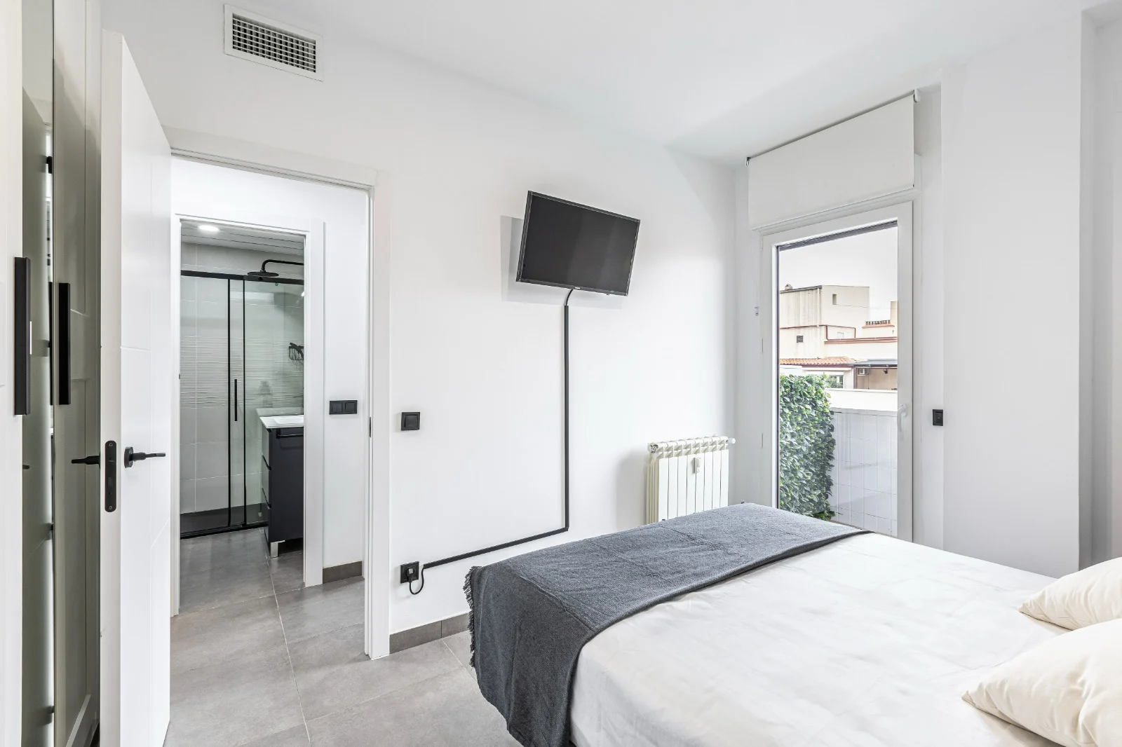 Fotografía 12 · Elegant Renovated & Furnished Apartment For Rent Near Santiago Bernabéu