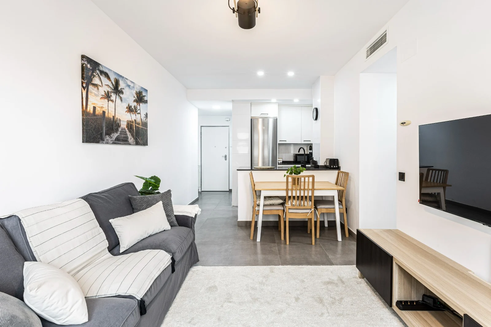 Fotografía 7 · Elegant Renovated & Furnished Apartment For Rent Near Santiago Bernabéu