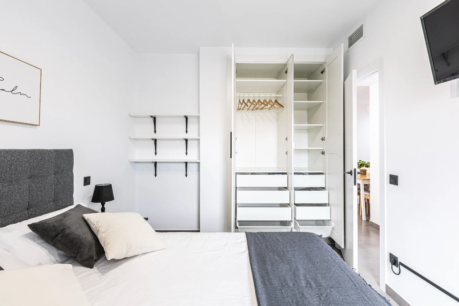 Fotografía 16 · Elegant Renovated & Furnished Apartment For Rent Near Santiago Bernabéu