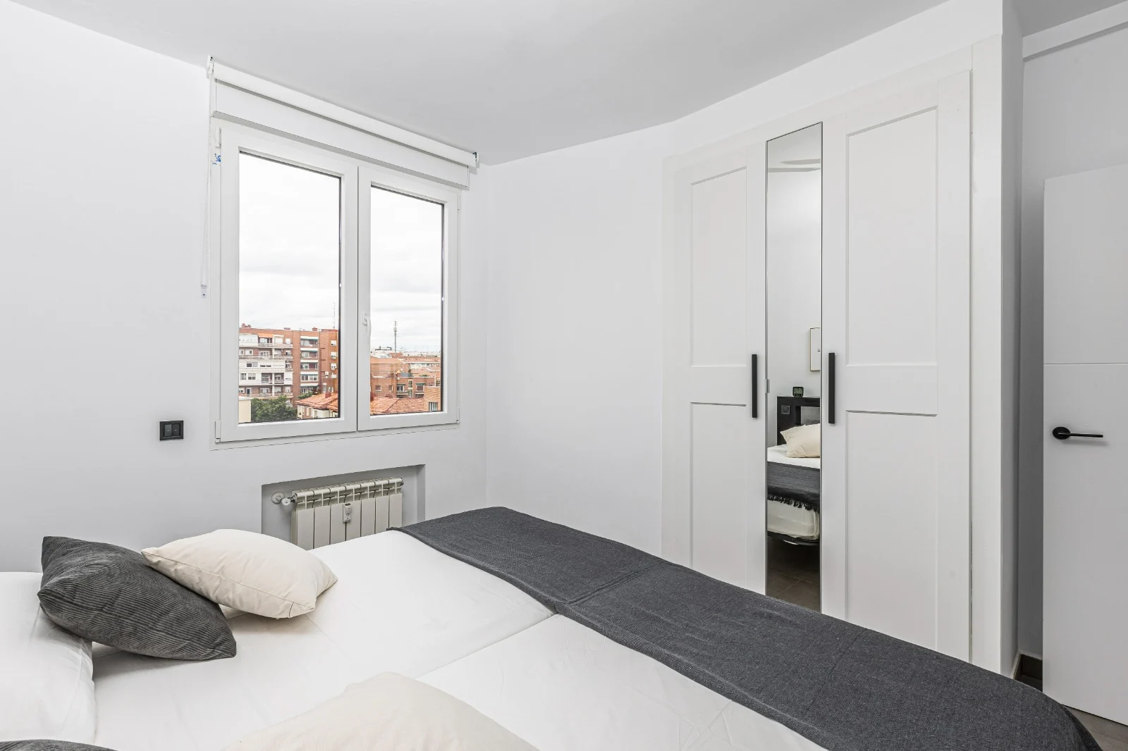 Fotografía 17 · Elegant Renovated & Furnished Apartment For Rent Near Santiago Bernabéu