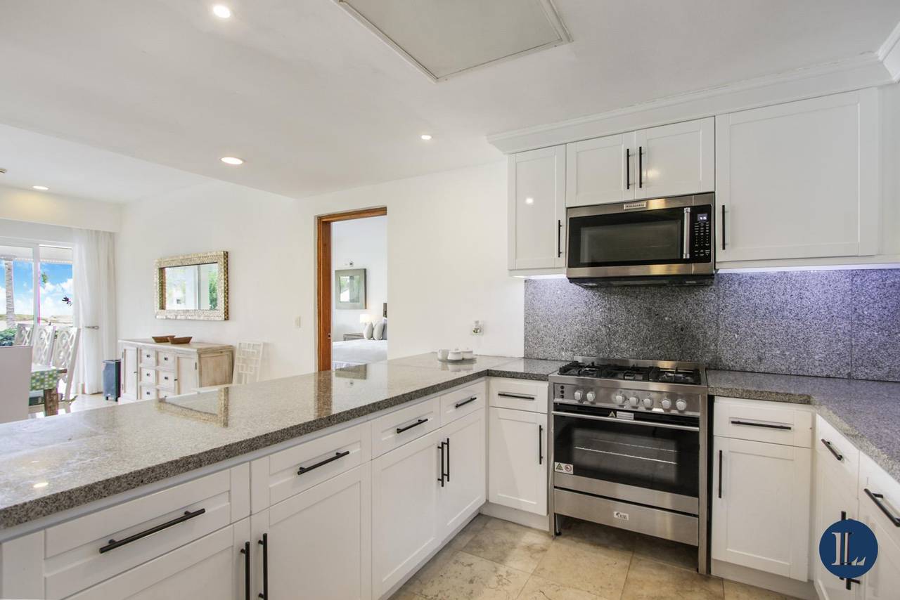 Fotografía 2 · Sotogrande – Apartamento de Lujo Frente a la Playa con Piscina Privada