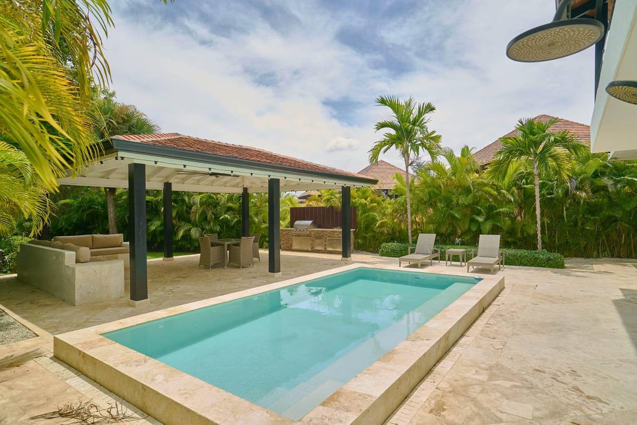 Fotografía 30 · Hermosa Villa de Lujo en Green Village con Estilo Moderno
